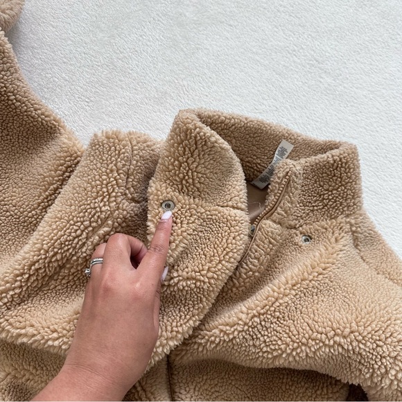 Alo Yoga Foxy Sherpa Jacket in Camel Size Small - Picture 9 of 12
